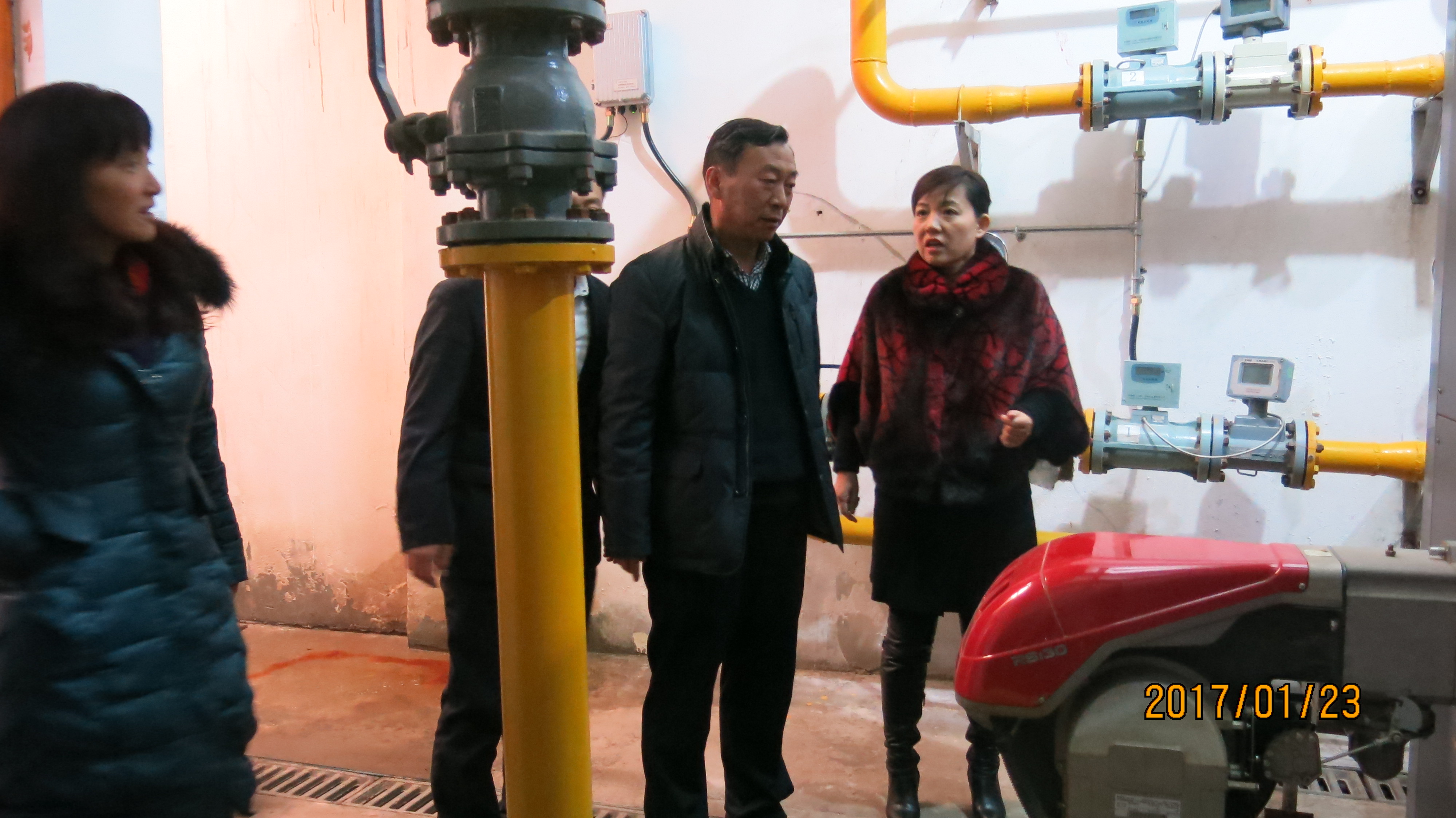 2检查锅炉房.JPG 2检查锅炉房.JPG