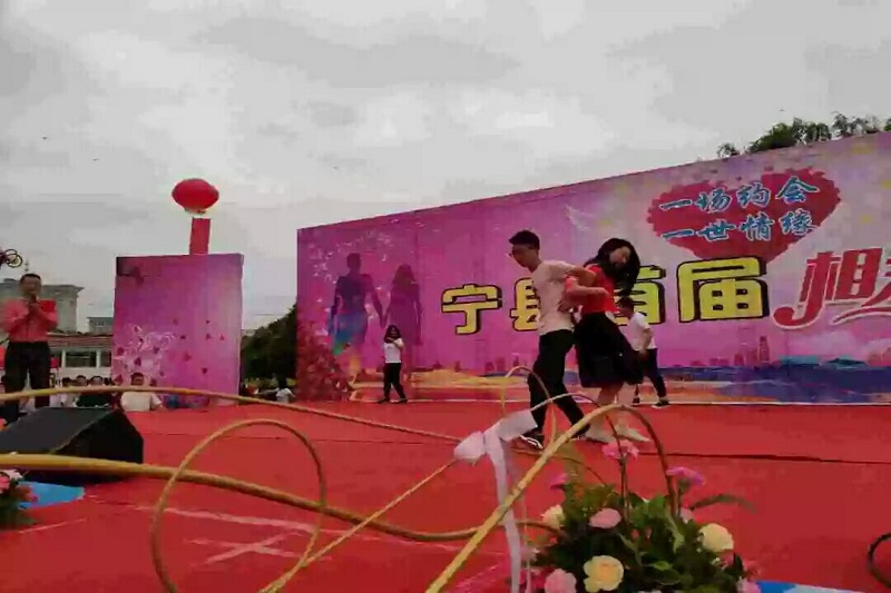 夹气球.jpg