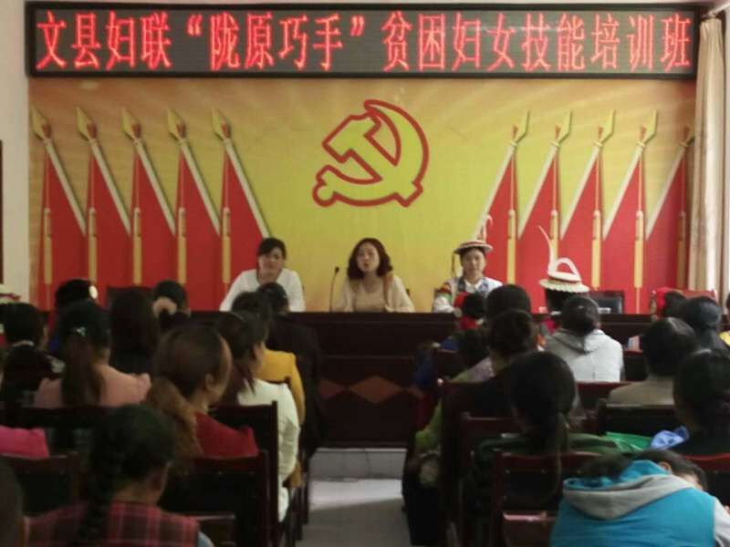 巧手脱贫3.jpg