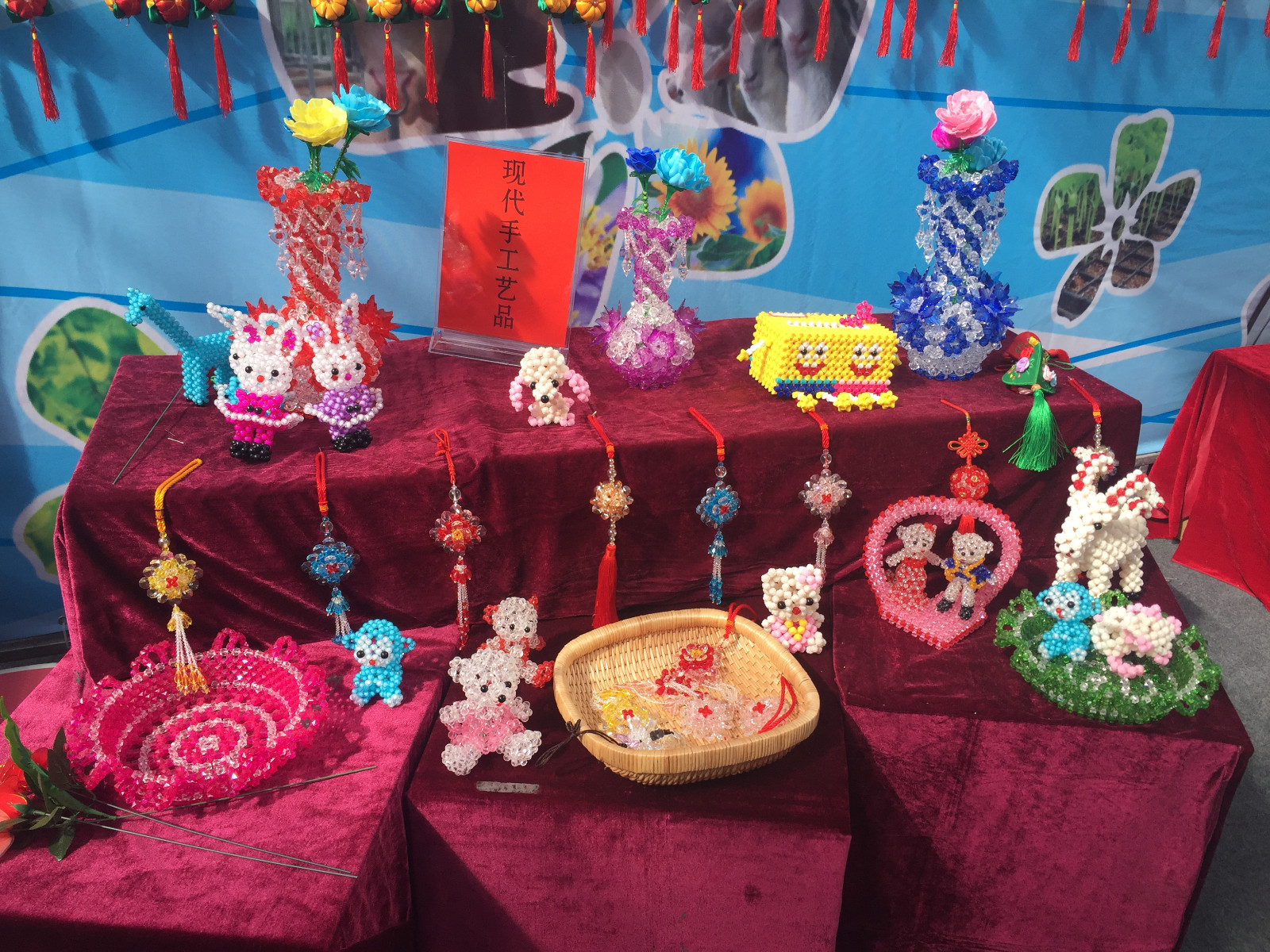 东乡少数民族妇女手工制品3.JPG