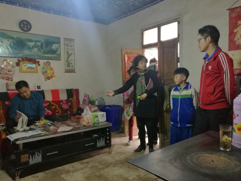困难儿童慰问1.jpg